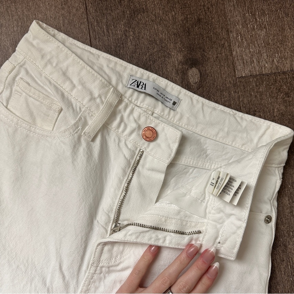 NWOT Zara White Frayed Hem Straight-Leg Jeans - Picture 4 of 6